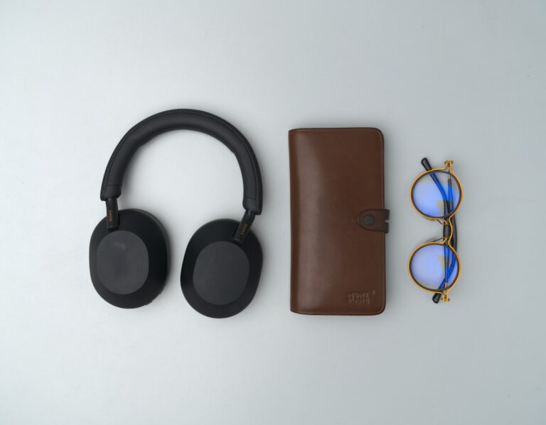 Explore the World: Essential Accessories for Modern Travelers